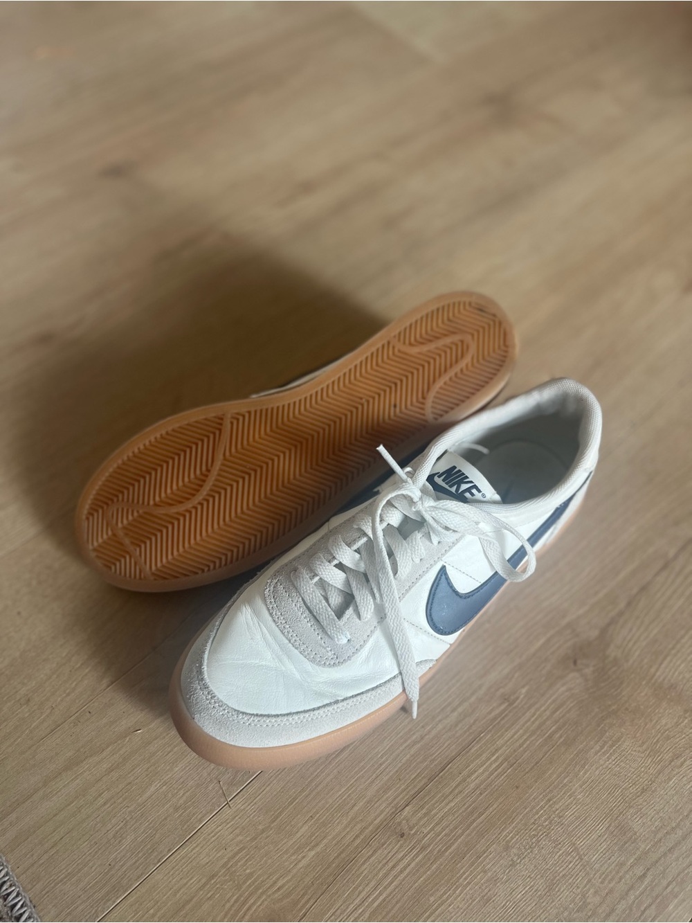 Nike Men’s White & Navy Low-Top Sneakers with Gum Sole